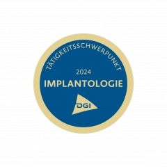 Dr. Dr. Florian Fialka übt den von der Deutschen Gesellschaft für Implantologie (DGI) zertifizierten Tätigkeitsschwerpunkt Implantologie aus.